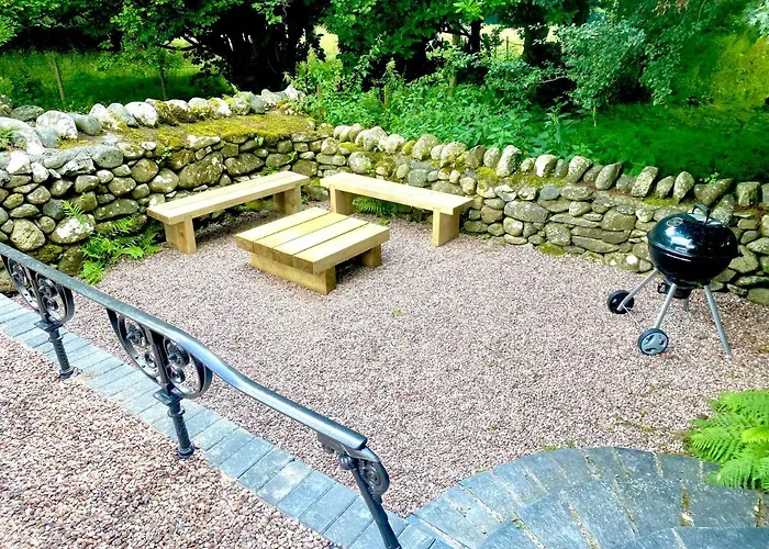 Beautiful Ancient Stone Cottage, Local Walks & Pub!