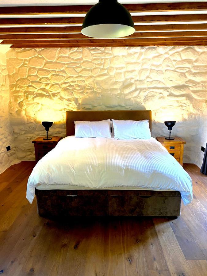 Beautiful Ancient Stone Cottage, Local Walks & Pub! Holiday home *