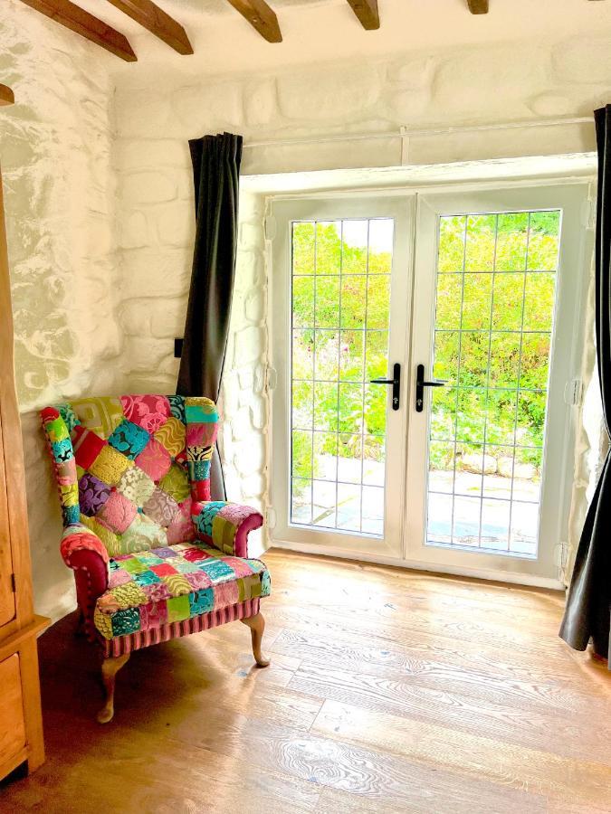 Beautiful Ancient Stone Cottage, Local Walks & Pub!