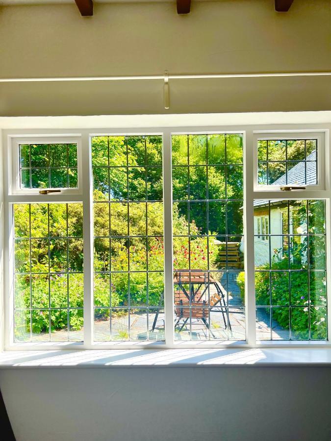 Holiday home Beautiful Ancient Stone Cottage, Local Walks & Pub!