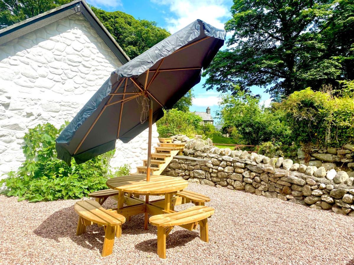 Beautiful Ancient Stone Cottage, Local Walks & Pub! Holiday home Conwy