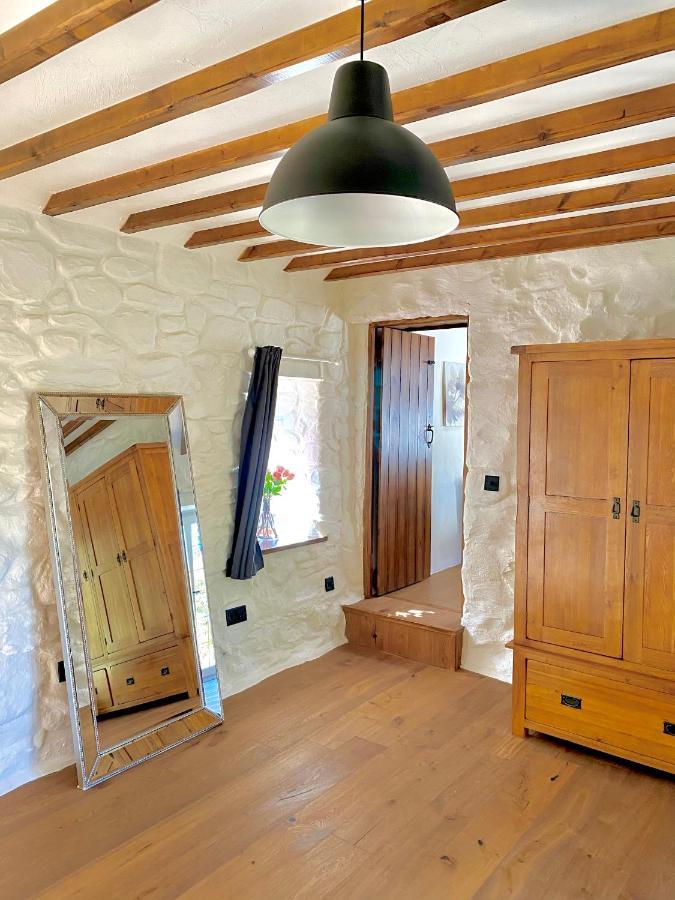 Holiday home Beautiful Ancient Stone Cottage, Local Walks & Pub! Conwy